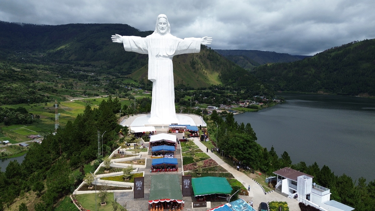 Indonesia khánh thành bức tượng Chúa Jesus cao nhất thế giới